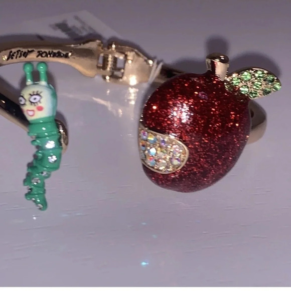 BETSEY JOHNSON SET Apple & Worm Hinged Bracelet 3 Apple Necklace & Earrings NWT - Picture 7 of 16